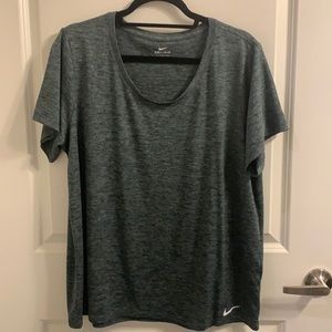 Nike women’s dri-fit workout tee. 1X, gray-blue